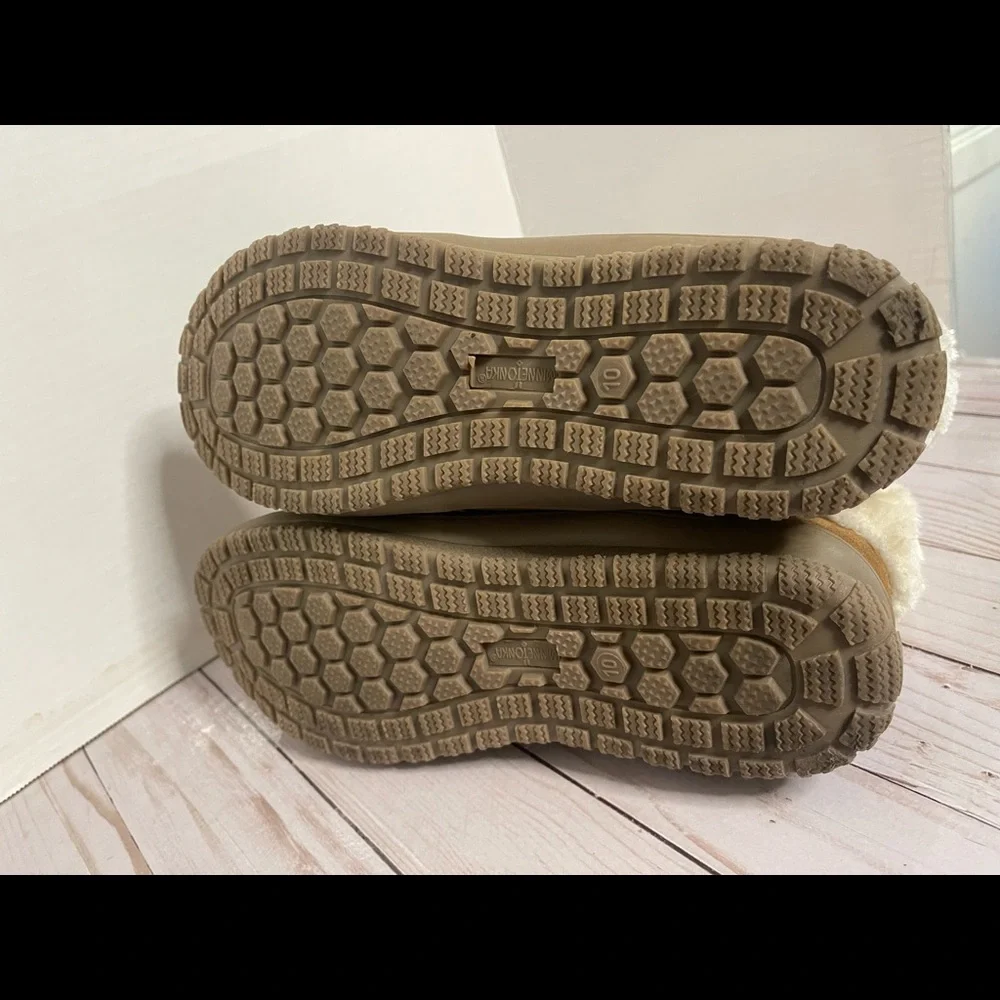 MINNETONKA BOOTIES - Picture 2 of 9